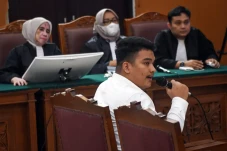Shane Lucas Dituntut...