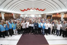 Silaturahmi dengan Warga...