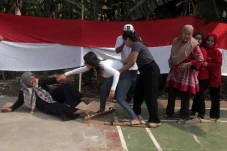 Kemeriahan Lomba 17...
