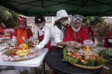 Keseruan Lomba Menghias...
