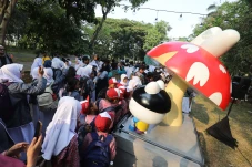 Mengunjungi Festival...