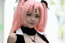 Cosplay Cantik Meriahkan...