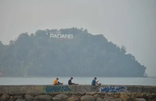Diselimuti Kabut Asap,...
