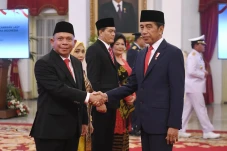 Jokowi Lantik Laksdya...