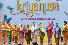 Iriana Jokowi Hadiri...