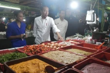 Tinjau Harga dan Pasokan...