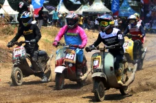 Aksi Seru Scooter Fun...