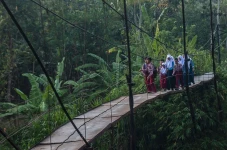 Jembatan Keropos Ancam...