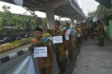 Aksi Jalan Kaki Guru...