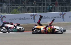 Tabrakan Warnai Balap...