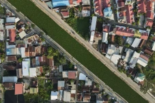 Kanal di Makassar Dipenuhi...