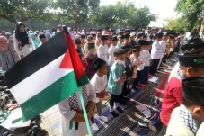 Salat Gaib Pelajar untuk...