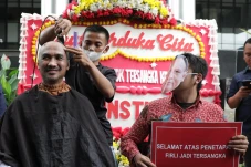 Aksi Cukur Rambut Abraham...