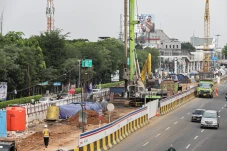 Proyek Pembangunan Jalur...