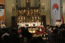 Misa Natal di Gereja...