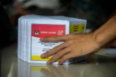 KPU Jakarta Barat Lakukan...