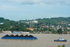 Lalu Lintas Tongkang...