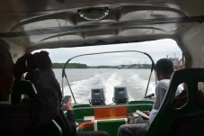 Menyusuri Anak Sungai...