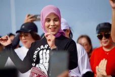 Pesona Siti Atikoh saat...