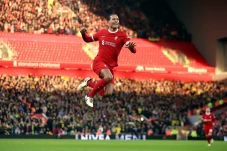 Sikat Norwich City 5-2,...
