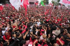 Ganjar Belah Lautan...