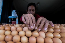 Jelang Bulan Puasa,...