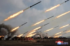 Disaksikan Kim Jong...