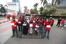 Aksi Kurung Jeruji Peringatan...