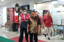 Penampakan Suami Sandra...