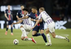 Toulouse Kalahkan Paris...