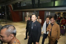 Baru Mendarat dari Amerika...