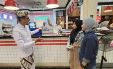 Teh Tarik Jadi Idola...