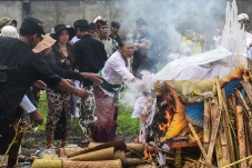 Potret Ngaben Massal...