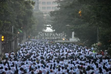 Ribuan Pelari Antusias...