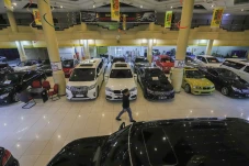 Pasar Mobil Bekas Makin...