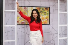 Risa Amelia Hadirkan...