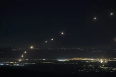 Langit Israel Mencekam,...