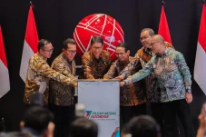 Pembukaan Perdagangan...