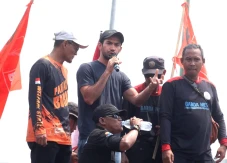 Bersama Massa Aksi,...