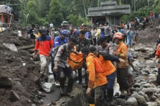 Banjir Bandang Melanda...