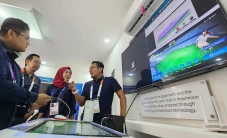 Telkomsel Bekerja Sama...