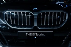 BMW i5 Touring Resmi...