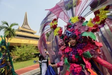 Kemeriahan Kirab Budaya...