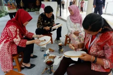 Serunya Belajar Membatik...