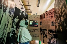 Melihat Pameran Mari...