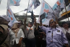Aksi Relawan RIDO Tuntut...