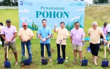 Rayakan HUT Ke-21, AXA...
