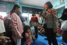 Polisi Beri Trauma Healing...