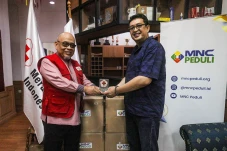 MNC Peduli Serahkan...