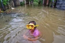 Anak-Anak Manfaatkan...